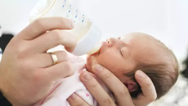 Alpura busca posicionar su producto entre las madres a través de la recomendación de pediatras.   (Foto: iStock by Getty Images)