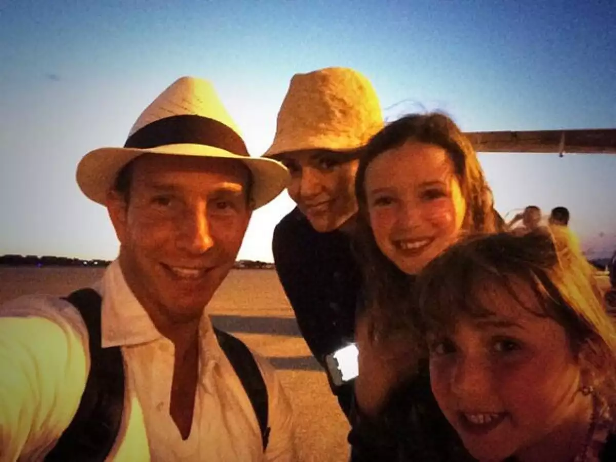 La familia completa a punto de partir al DF.