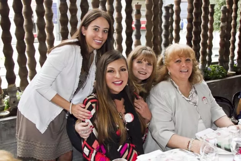 La cantante celebró un segundo baby shower en compañía de amigas y familia a sólo un mes de dar la bienvenida a su hija. Se reunieron en un restaurante de Polanco en la Ciudad de México.