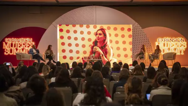 Mujeres T-MEC Summit Expansion.JPG