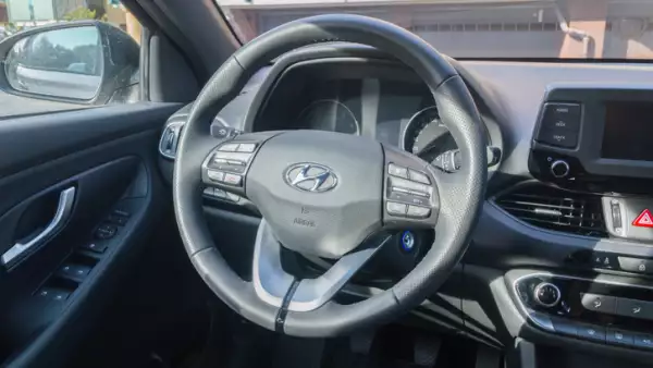 Car steering wheel of Hyundai i30.