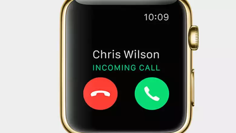 El smartwatch permite al usuario ver el clima, sus correos electrónicos, contestar llamadas y dibujar.