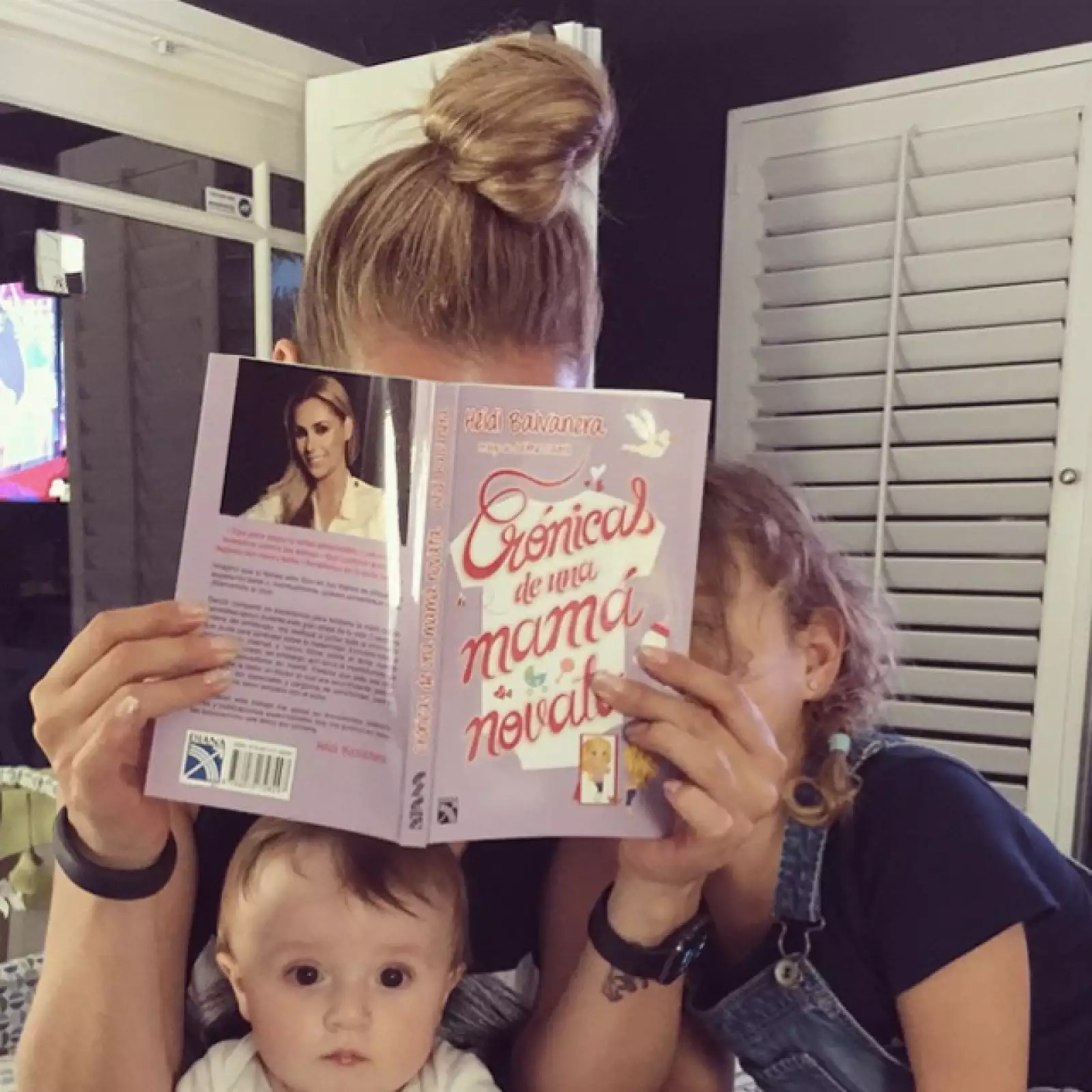 Balvanera publicó Crónicas de una mamá novata, su primer libro en el que comparte algunas de las anécdotas que vivió durante su primer embarazo.