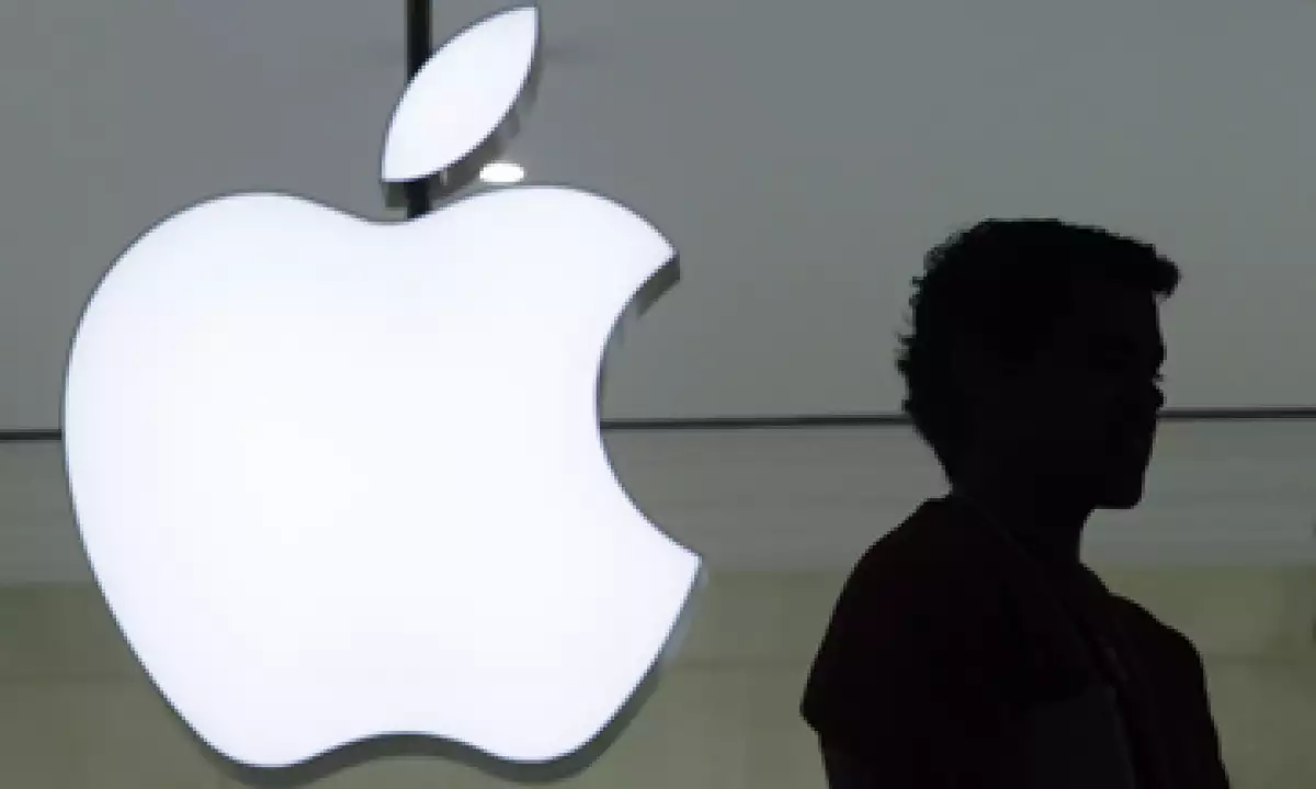 El mercado en el que entraría la firma de la manzana mueve poco menos de 120,000 millones de dólares (mdd) al año. (Foto: AP)