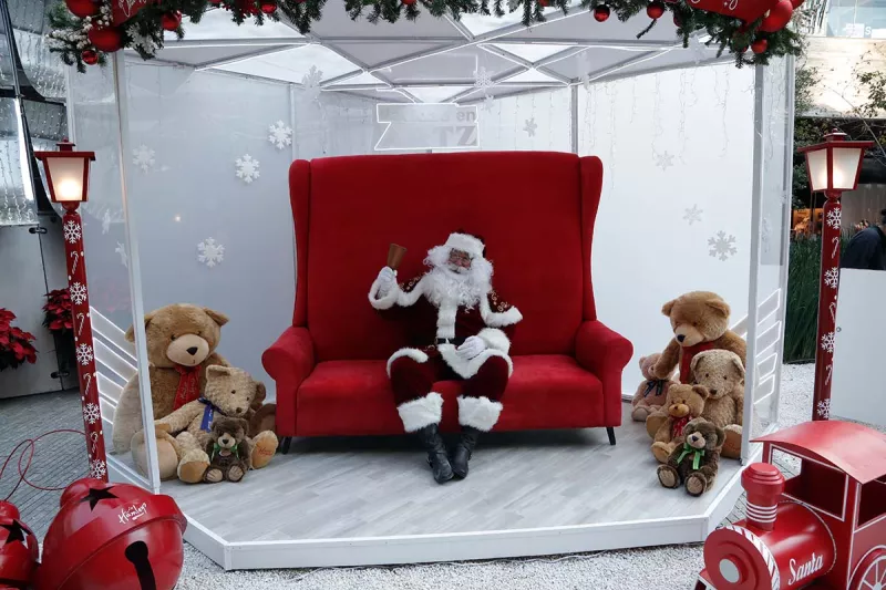 Santa Claus salundando en Artz.