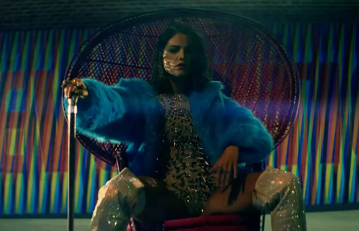 Eiza González en el video "Supplies" de Justin Timberlake.