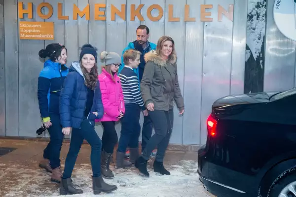 Marta Luisa de Noruega y sus hijas