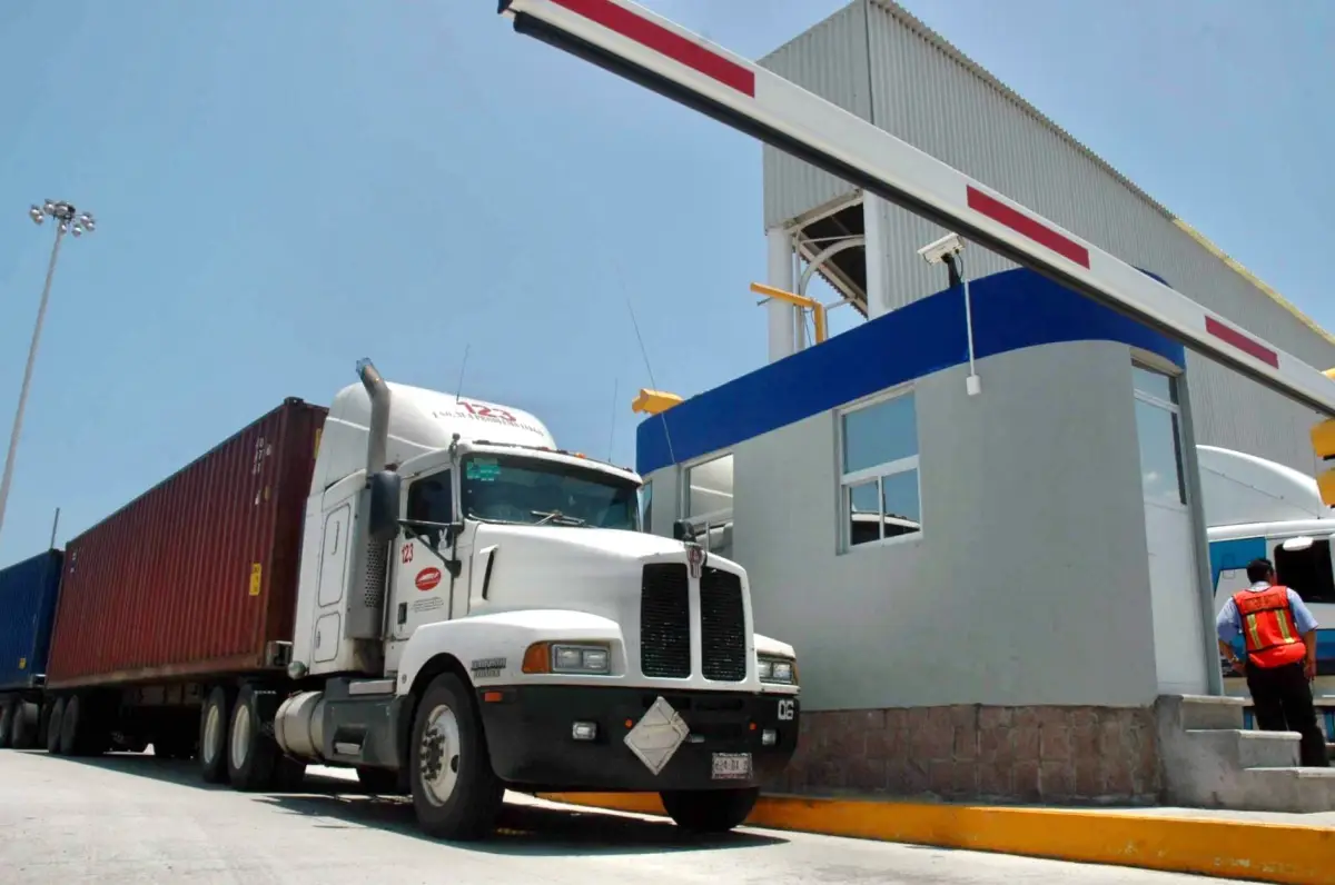 No son gasolineras, pero miles de empresas cargan ahí su diésel: hay hasta 20,000 autoconsumos 'ilegales' en México
