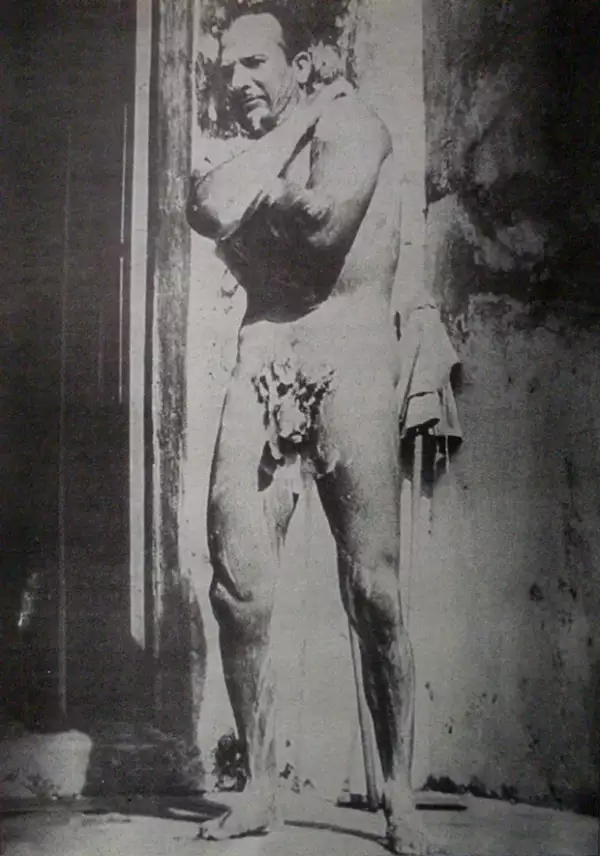 Esta es la única imagen de la que se tiene conocimiento del ídolo de México, desnudo.
