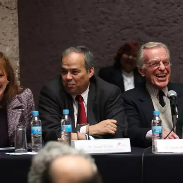 Homenaje a Jacobo Zabludovsky y Leon Davidoff.