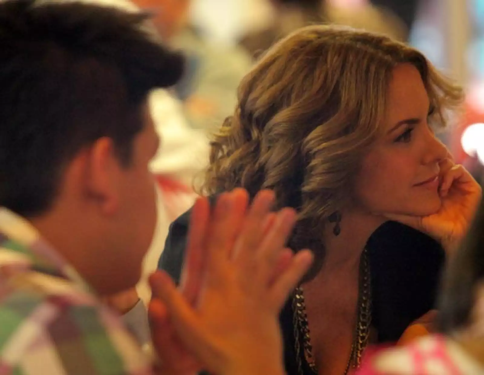 Como toda buena consejera, Lucerito escuchó atenta a sus pupilos.