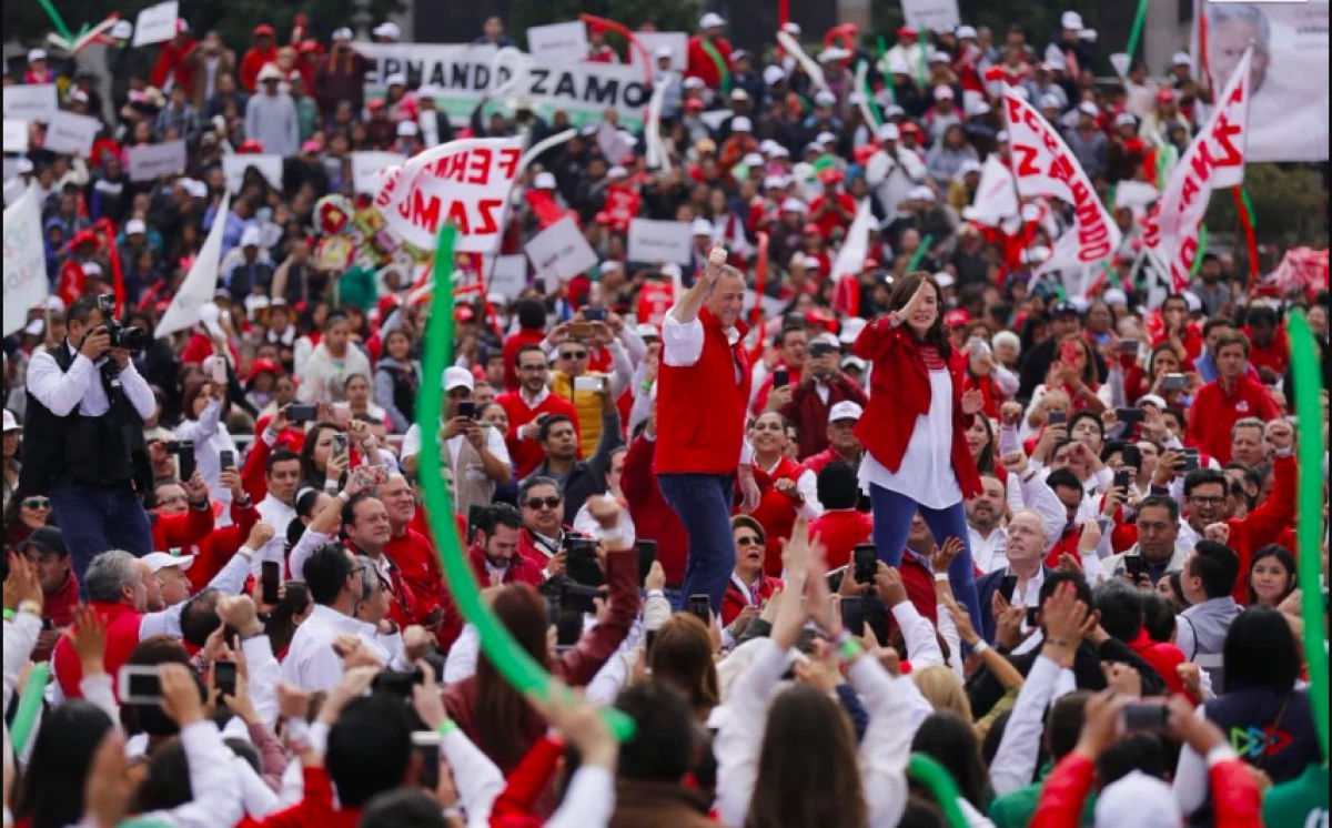 La marea priista rodea a Meade
