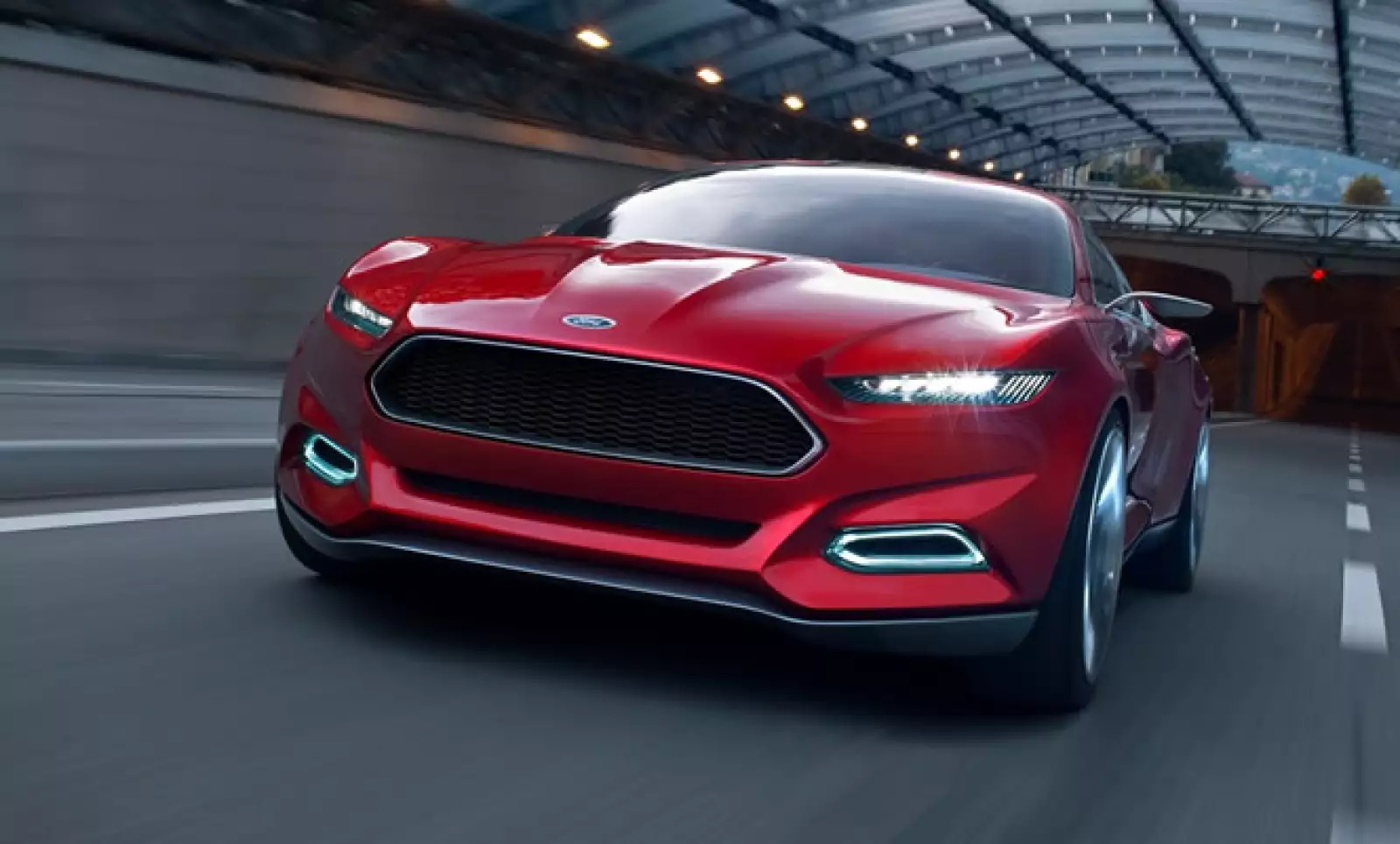 La posición avanzada del cofre, el parabrisas curvo y los pilares A desplazados hacia atrás han permitido crear la impresión de un modelo GT.