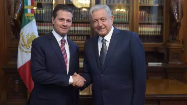 Reunión de Enrique Peña Nieto, expresidente de México, y Andrés Manuel López Obrador, entonces presidente electo. 