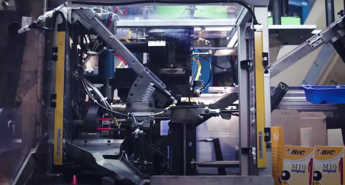 Producción de bolígrafos de BIC cristal