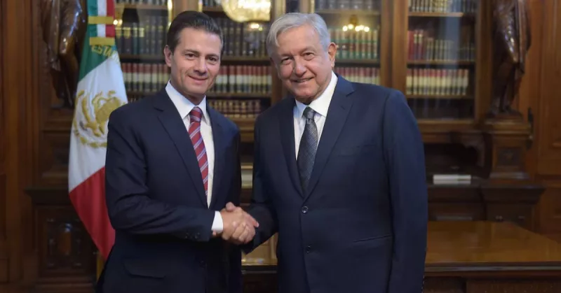 Reunión de Enrique Peña Nieto, expresidente de México, y Andrés Manuel López Obrador, entonces presidente electo. 