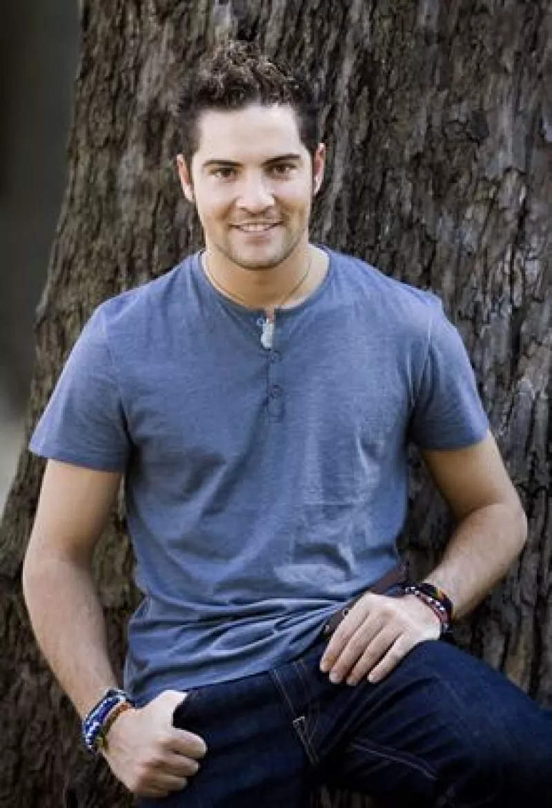 El cantante español recibió el premio Disco Latino del Año por "Premonición live".