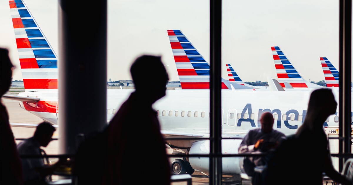 American Airlines y United anuncian más de 30,000 despidos por la pandemia