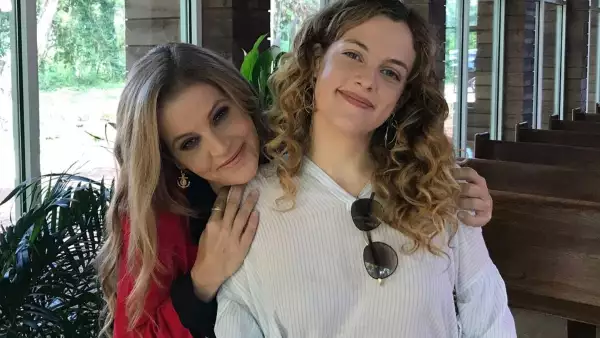 lisa-marie-presley-Riley-Keough.jpg