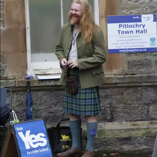 Hombre con kilt referendum