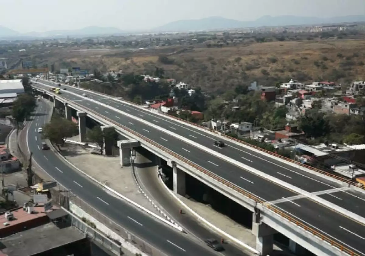 Distribuidor Vial Palmira, en la carretera México-Guerrero