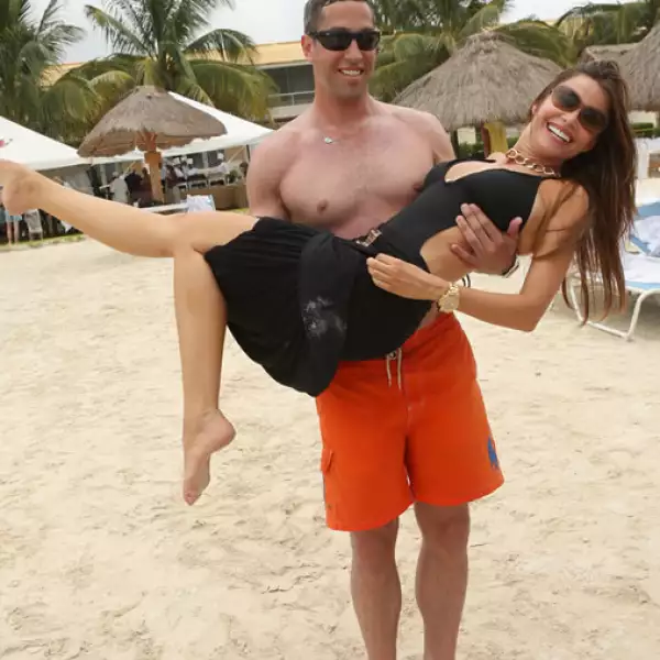 Nick Loeb le regaló a Sofía un anillo de cumpleaños, lo que provocó que se dijera que ya estaban comprometidos.