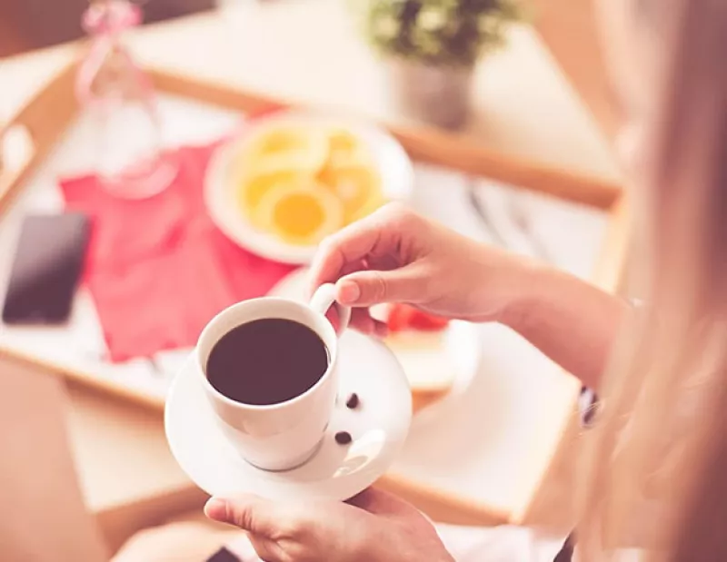 Ya sea que no te sientes bien por la mañana o no te gusta cómo se ve tu piel, la razón puede ser que tienes malos hábitos por las mañanas. ¡Empieza a cambiarlos!