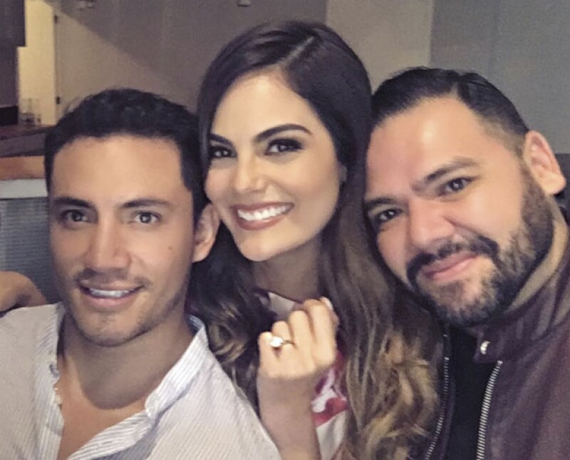 El maquillista, Victor Guadarrama compartió su emoción en Instagram con el pie de foto: Te amamos, mejores amigos.
