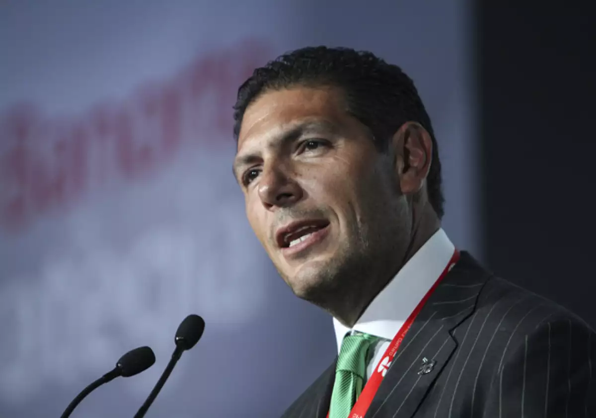 carlos hank
