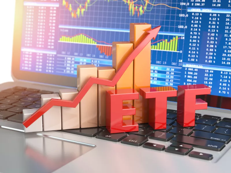 Letras ETF, exchange-traded fund, o fondo de inversión cotizado en español.