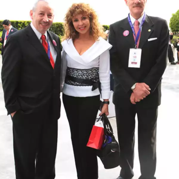 Eleasar Molina,Wendy Coss,Fernando Casis