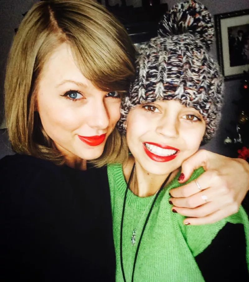 Tan fiel a sus fans, Taylor ha mostrado el gran corazón que tiene visitando a una niña que lucha por su vida y quien añoraba poder conocerla.