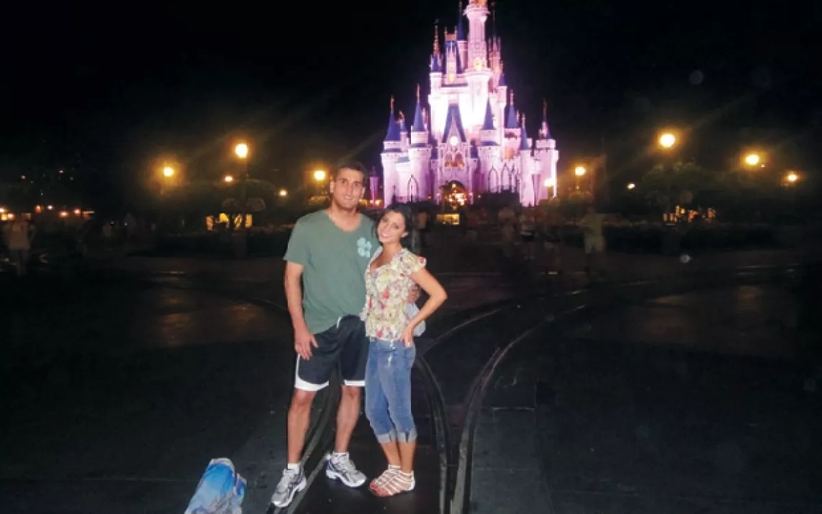 El presidente del Partido Verde con María, de 18 años, en Disney este verano.