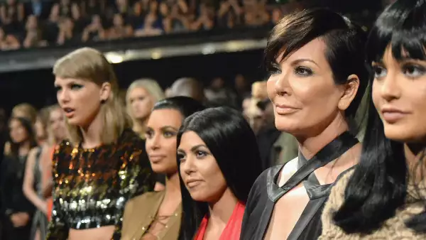 2015 MTV Video Music Awards - Backstage