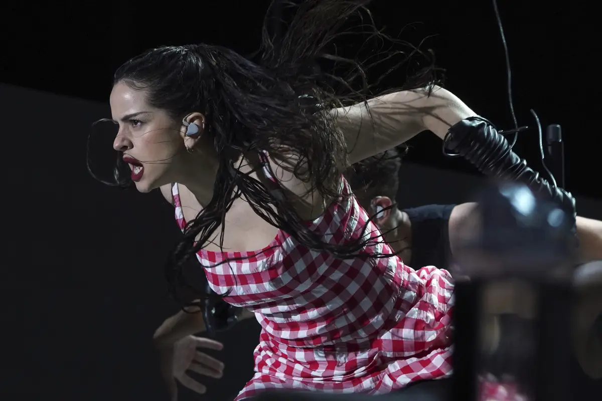 Foto de la cantante Rosalía durante su Motomami Tour.