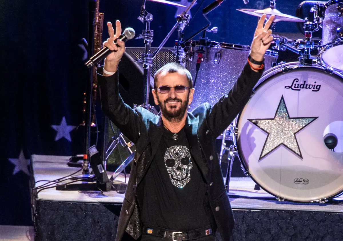 Ringo Starr canceló algunos conciertos, pues se sentía enfermo. Ya se confirmó que dio positivo a covid. 