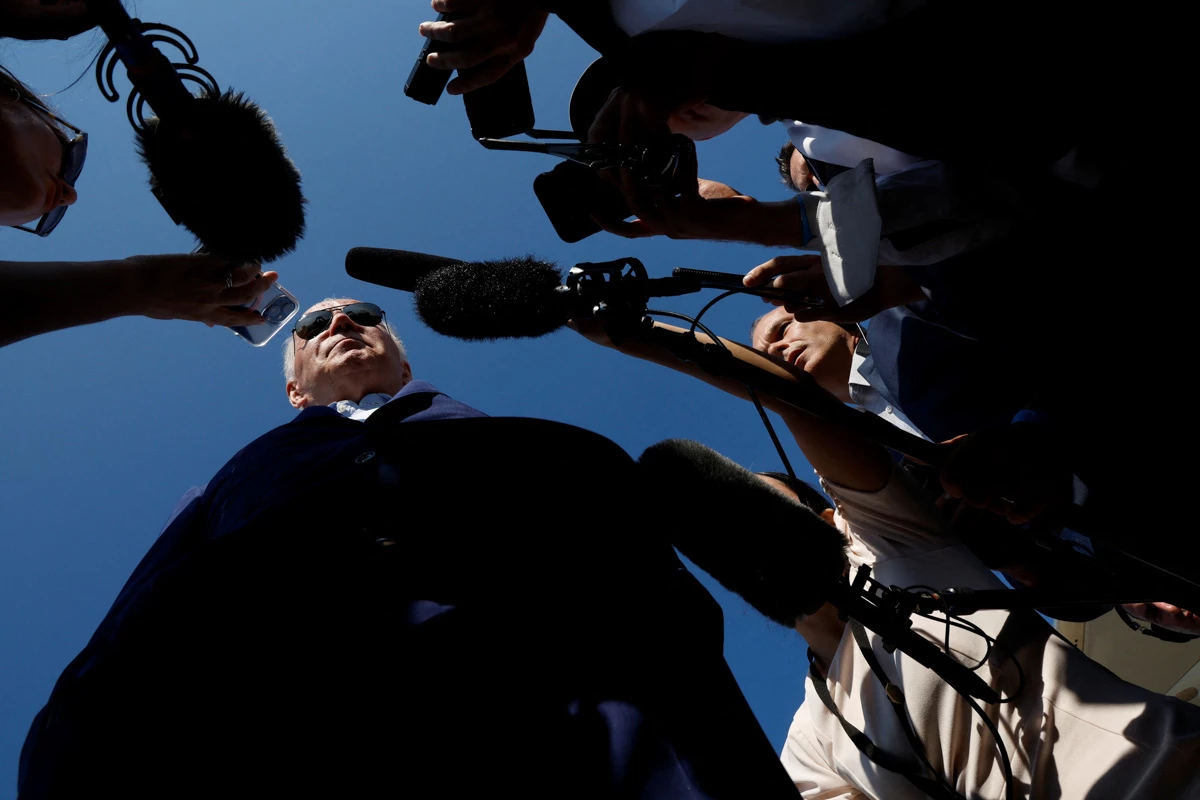 (El presidente de Estados Unidos, Joe Biden, habla con reporteros)
