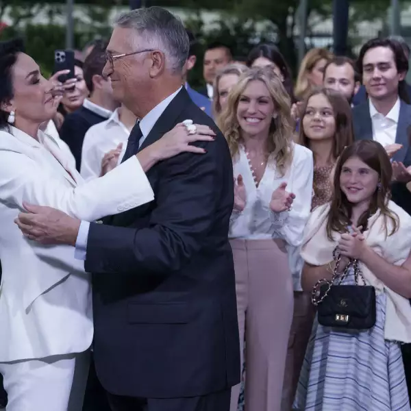 maria-laura-medina-ricardo-salinas