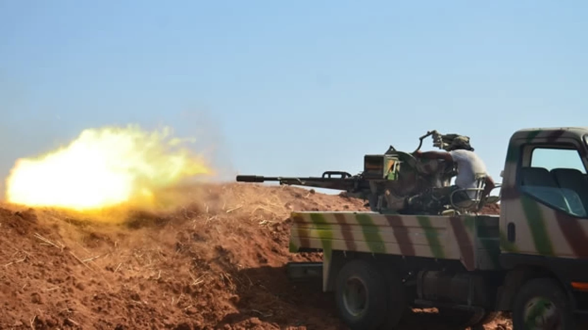 Integrantes de la oposición de Siria atacan a militantes de ISIS en Azez, territorio sirio