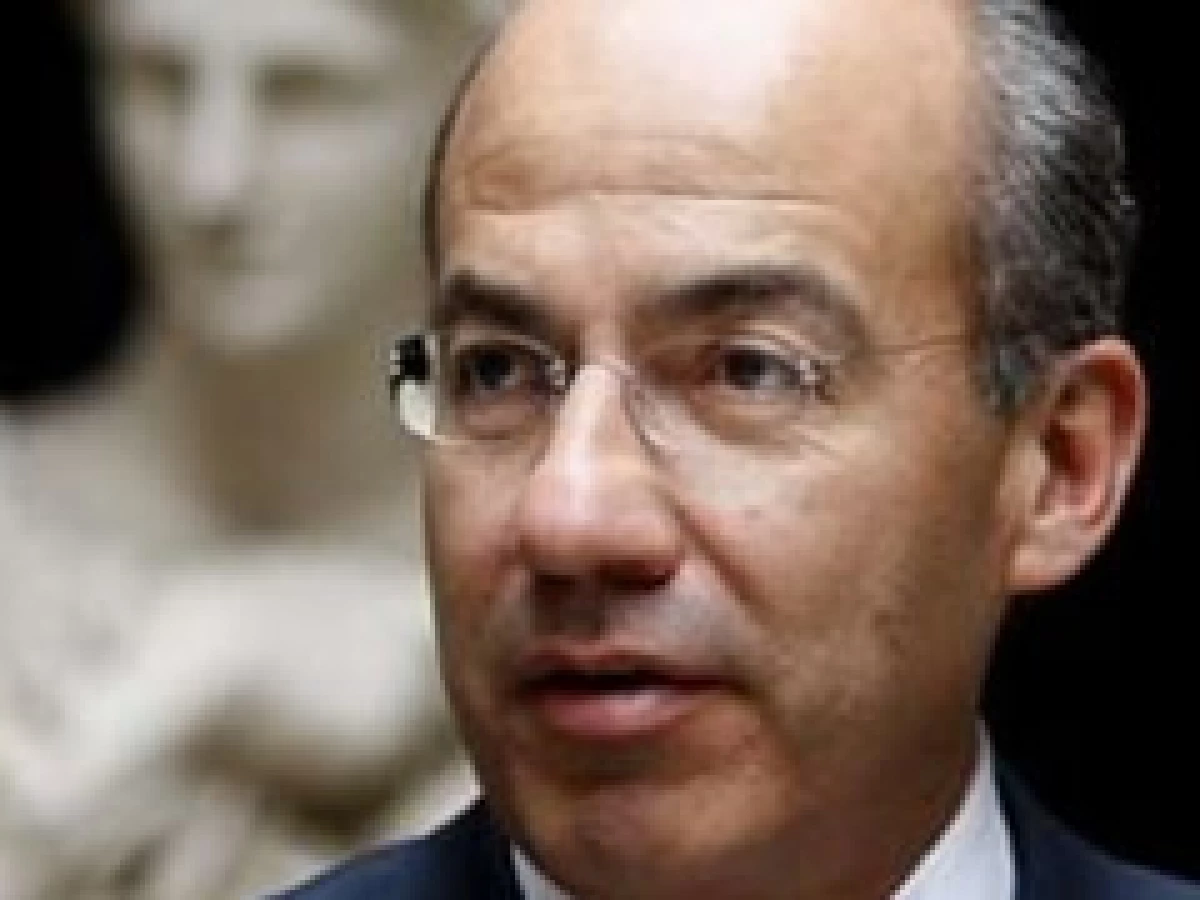 Felipe Calderón dijo que los recursos servirían para respaldar las reservas de Banxico. (Foto: Reuters)