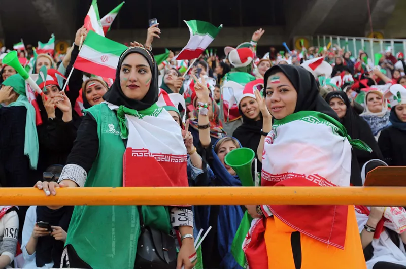 Mujeres-Estadio-Iran