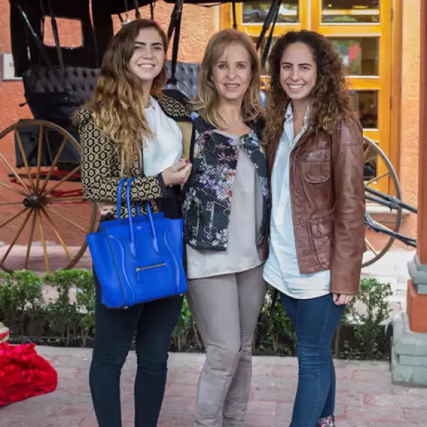 Cecilia Gaspar de Alba,Paloma Gaspar de Alba,Natalia Gaspar de Alba