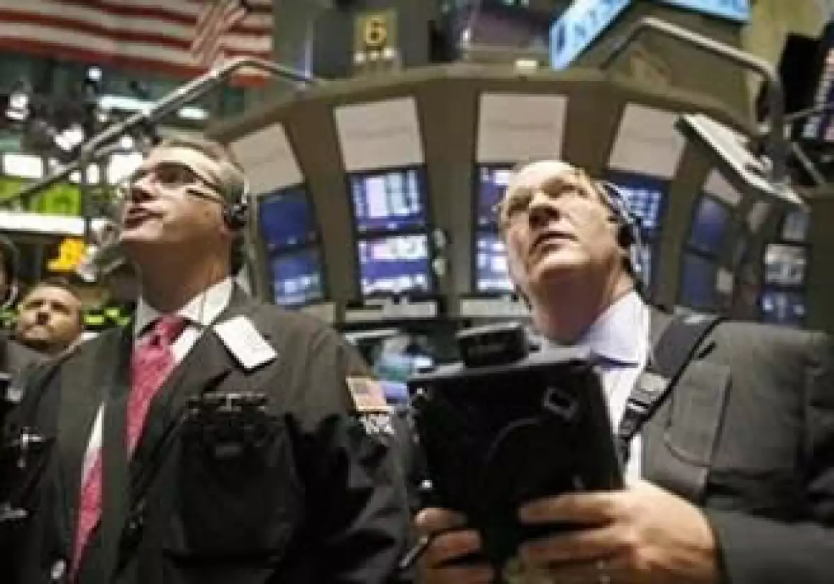 Los mercados accionarios de EU operan al alza a media jornada. (Foto: Reuters)