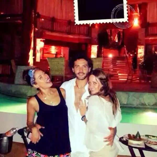 Galilea, Alejandro y Andrea posando muy sexy.