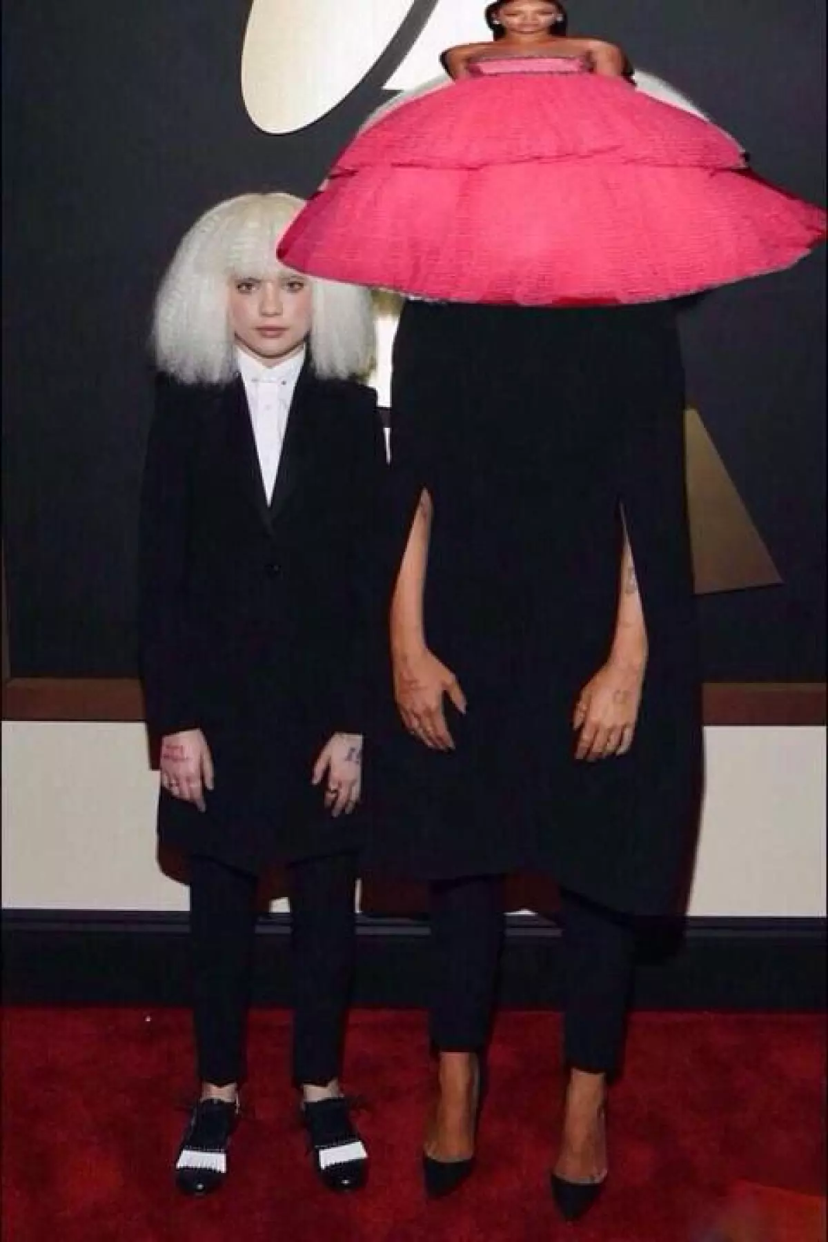 Sia aún no supera su pánico escenico.