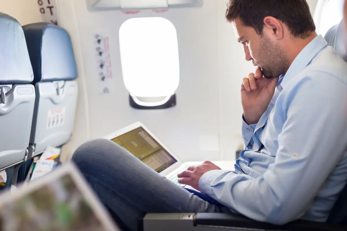 es-seguro-usar-wifi-avion