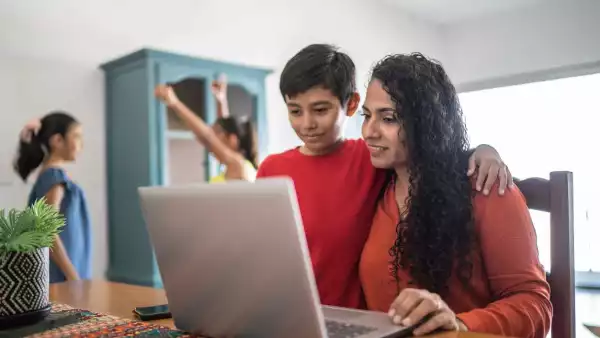 Qué le preguntamos a Google las madres trabajadoras