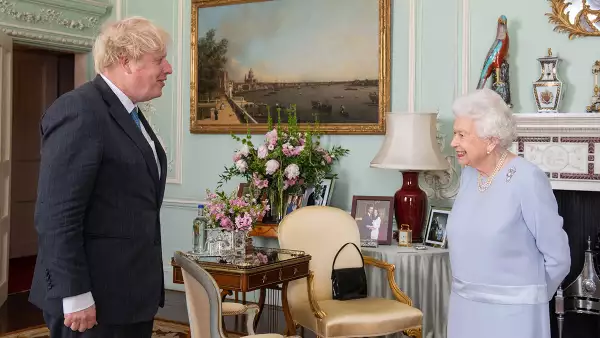 BRITAIN-HEALTH-VIRUS-ROYAL-POLITICS