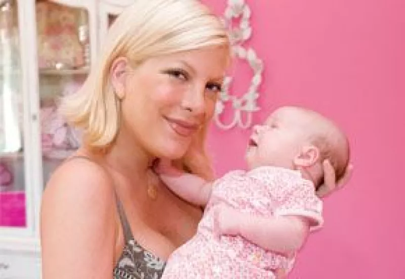 La hija de tres meses de Tori Spelling y Dean McDermott estrena un cuarto de princesa.