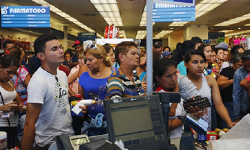 La inflación se vería afectada por una escasez de productos básicos, dijo la firma. (Foto: Especial )
